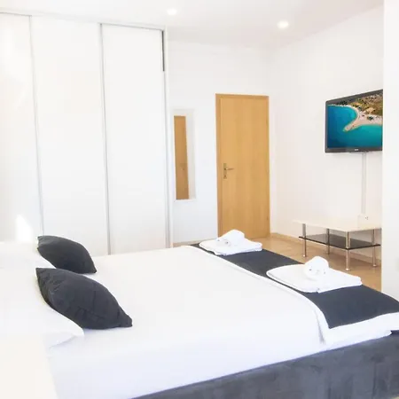 Cvita Free Parking Makarska