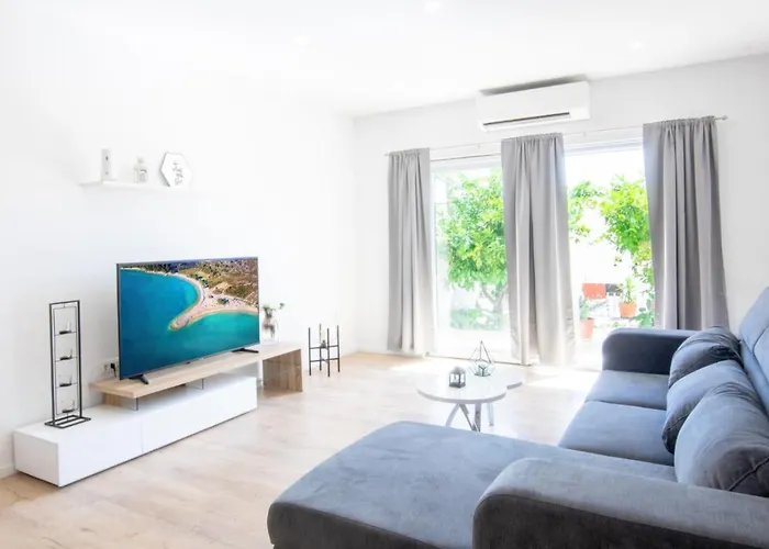 Cvita Free Parking * Makarska